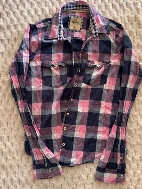 Hollister Pink, Navy & White Plaid Shirt